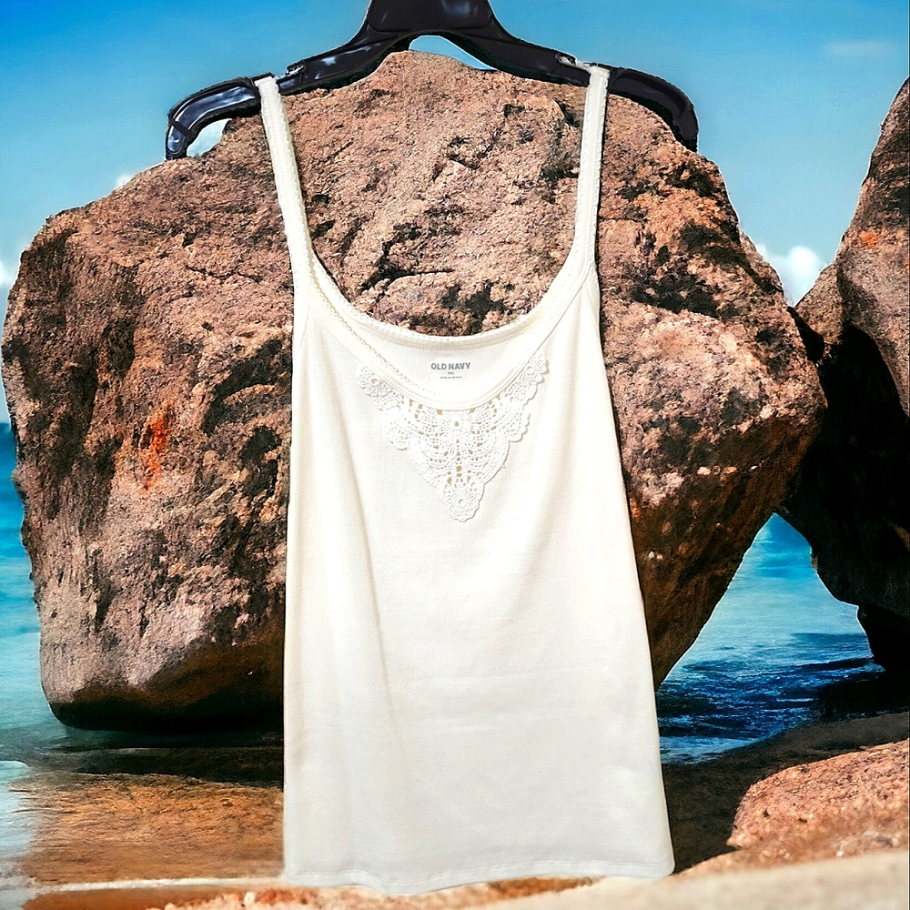 Old Navy Cami Top! Brand New! White Camisole with Lace Detailing, Size: XXL